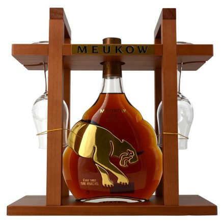 Meukow Cognac XO fa állványon 2 pohárral 
