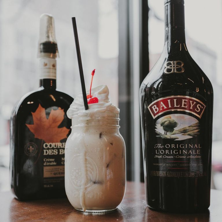 Krémlikőrök őszre: Barceló Cream, Baileys és Pechery – melyiket válaszd?