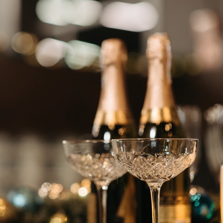 Valentin-napi pezsgőválasztó: prosecco, champagne vagy asti? - Gyors párosítási útmutató vacsorához 